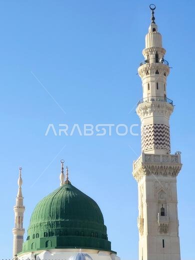 المئذنة والقبة الخضراء للمسجد النبوي، وهو موقع حج رئيسي يقع تحت إشراف حراسة الدولة.