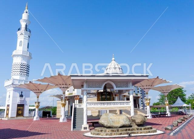 The beautiful Baidhowi Mosque. This mosque is similar to the Nabawi Mosque in Medina