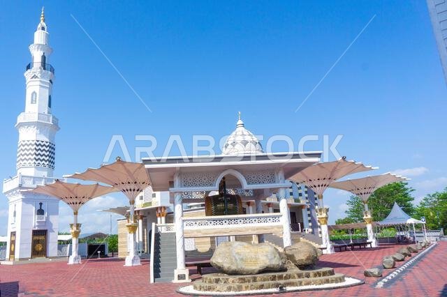 The beautiful Baidhowi Mosque. This mosque is similar to the Nabawi Mosque in Medina