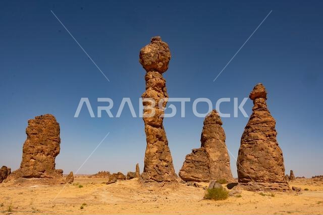 الغراميل، أبراج من الحجر الرملي، بالقرب من العلا، شمال غرب المملكة العربية السعودية، الشرق الأوسط