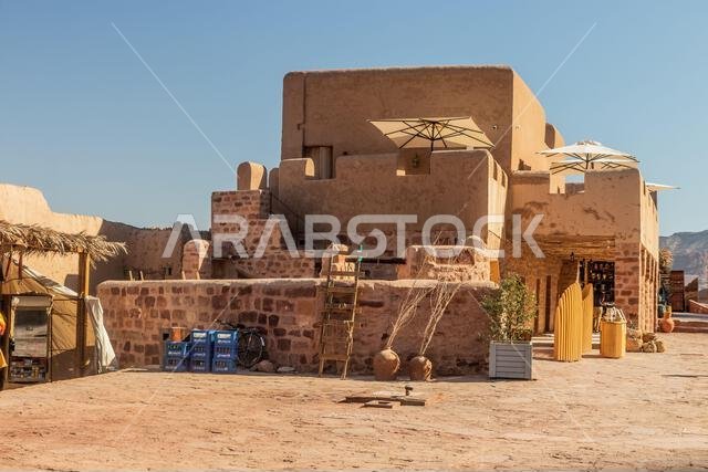 العلا، المملكة العربية السعودية - 8 نوفمبر 2021: منزل قديم في البلدة القديمة بالعلا، المملكة العربية السعودية العلا، المملكة العربية السعودية - 8 نوفمبر 2021: منزل قديم في البلدة القديمة بالعلا، المملكة العربية السعودية