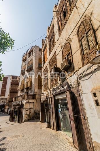 جدة، المملكة العربية السعودية - 15 نوفمبر 2021: بيوت تقليدية في البلد، المركز التاريخي لمدينة جدة، المملكة العربية السعودية