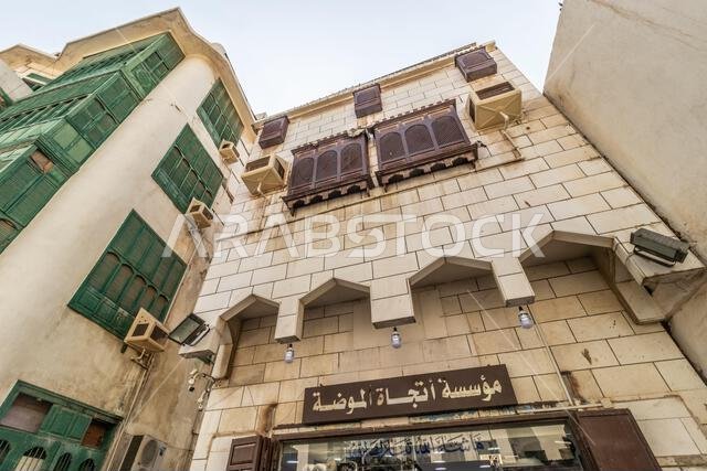 جدة، المملكة العربية السعودية - 15 نوفمبر 2021: بيوت تقليدية في البلد، المركز التاريخي لمدينة جدة، المملكة العربية السعودية