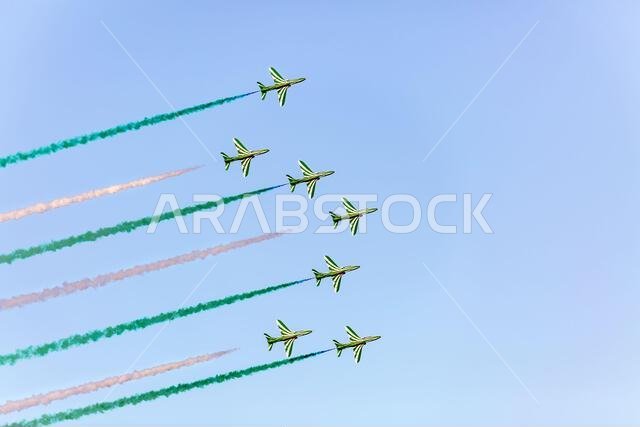 تألق القوات الجوية: الصقور السعودية تتألق في عرض كورنيش الخبر الجوي بمناسبة اليوم الوطني الـ94، المدينة: الخبر، المملكة العربية السعودية. 27 سبتمبر 2024.
