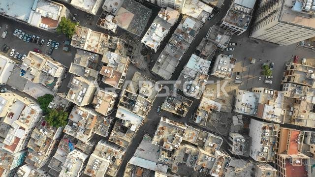 صورة جوية لمنازل قديمة ذات شرفات خشبية في حي البلد، منطقة مكة المكرمة، جدة، المملكة العربية السعودية