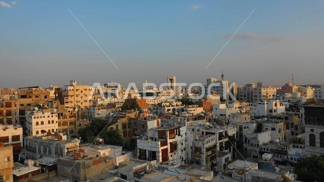 صورة جوية لمنازل قديمة ذات شرفات خشبية في حي البلد، منطقة مكة المكرمة، جدة، المملكة العربية السعودية