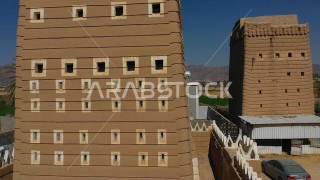 صورة جوية لقرية قديمة ذات بيوت طينية تقليدية، محافظة نجران، نجران، المملكة العربية السعودية