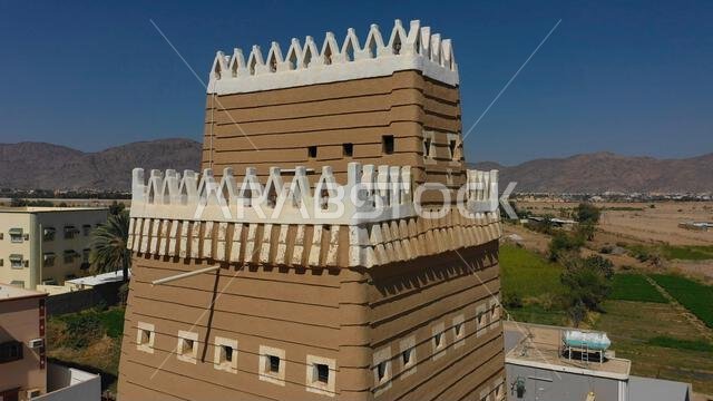 صورة جوية لقرية قديمة ذات بيوت طينية تقليدية، محافظة نجران، نجران، المملكة العربية السعودية