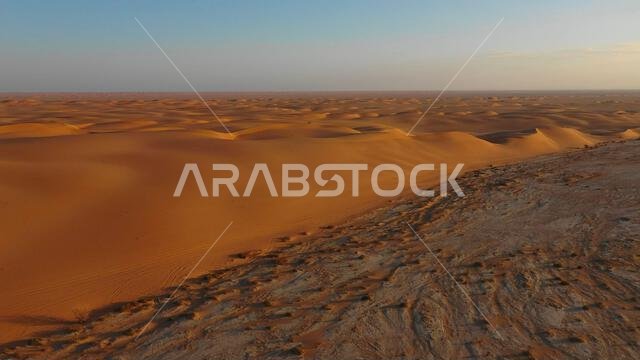 منظر جوي لصحراء الربع الخالي، الربع الخالي، خباش، المملكة العربية السعودية