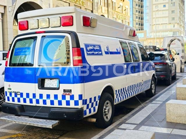 المدينة المنورة، المملكة العربية السعودية، 26 يونيو 2024: سيارة إسعاف تابعة لمركز GMC الطبي، تابعة للمكتب الطبي لحجاج جمهورية إندونيسيا، تُستخدم لتقديم الرعاية الطبية لـ المدينة المنورة، المملكة العربية السعودية، 26 يونيو 2024: سيارة إسعاف تابعة لمركز GMC الطبي، تابعة للمكتب الطبي لحجاج جمهورية إندونيسيا، تُستخدم لتقديم الرعاية الطبية لـ