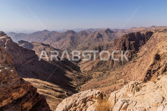 منظر طبيعي جبلي بالقرب من الظهران الجنوب، المملكة العربية السعودية