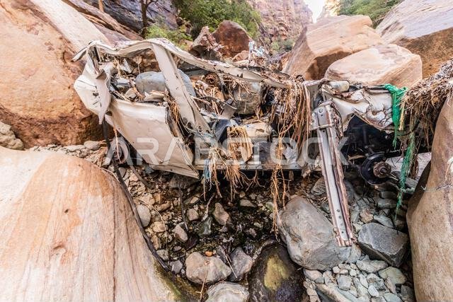 حادث سيارة في وادي لجاب، المملكة العربية السعودية حادث سيارة في وادي لجاب، المملكة العربية السعودية