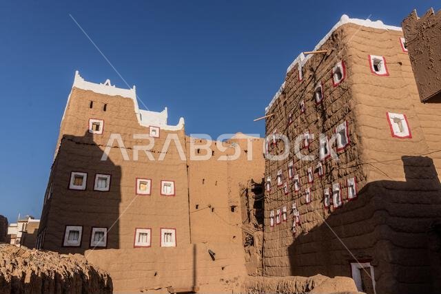 بيوت طينية تقليدية في الظهران الجنوب، المملكة العربية السعودية