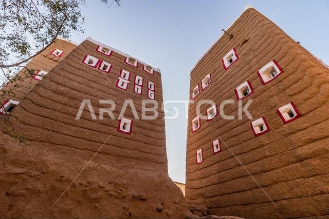 بيوت طينية قديمة في الظهران الجنوب، المملكة العربية السعودية