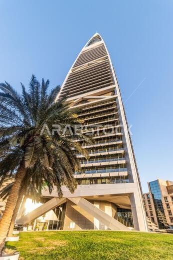 الرياض، المملكة العربية السعودية - 30 نوفمبر 2021: برج الفيصلية في الرياض، المملكة العربية السعودية