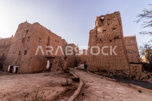 بيوت طينية تقليدية في الظهران الجنوب، المملكة العربية السعودية