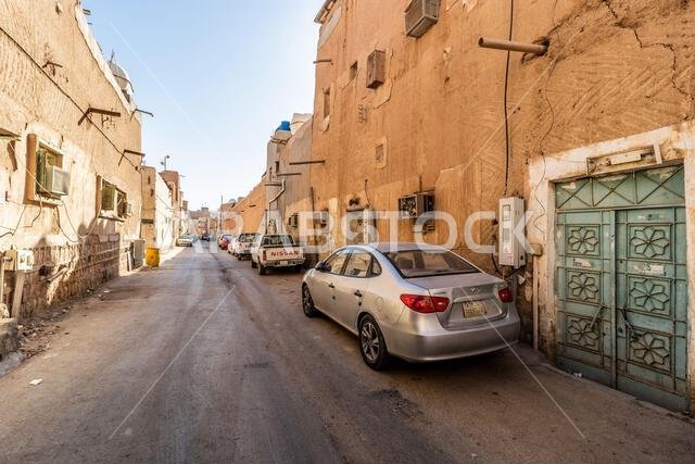 الرياض، المملكة العربية السعودية - 29 نوفمبر 2021: شارع في حي الدرة بالرياض، المملكة العربية السعودية