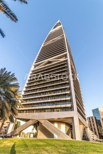 الرياض، المملكة العربية السعودية - 30 نوفمبر 2021: برج الفيصلية في الرياض، المملكة العربية السعودية