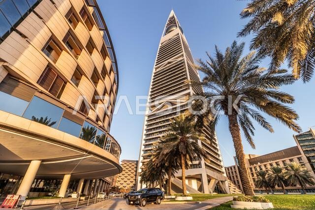 الرياض، المملكة العربية السعودية - 30 نوفمبر 2021: برج الفيصلية في الرياض، المملكة العربية السعودية