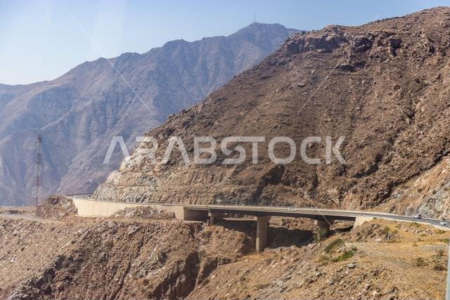 طريق جبلي بالقرب من أبها، المملكة العربية السعودية