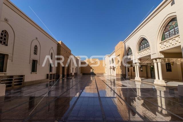 فناء مسجد المربع في الرياض، المملكة العربية السعودية فناء مسجد المربع في الرياض، المملكة العربية السعودية
