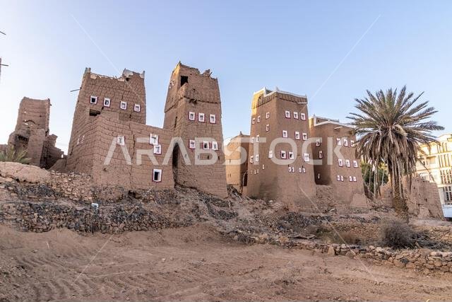 بيوت طينية تقليدية في الظهران الجنوب، المملكة العربية السعودية