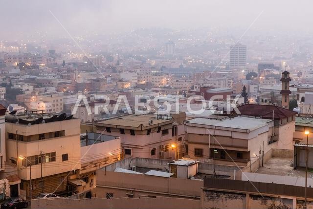 منظر جوي مسائي لمدينة أبها، المملكة العربية السعودية