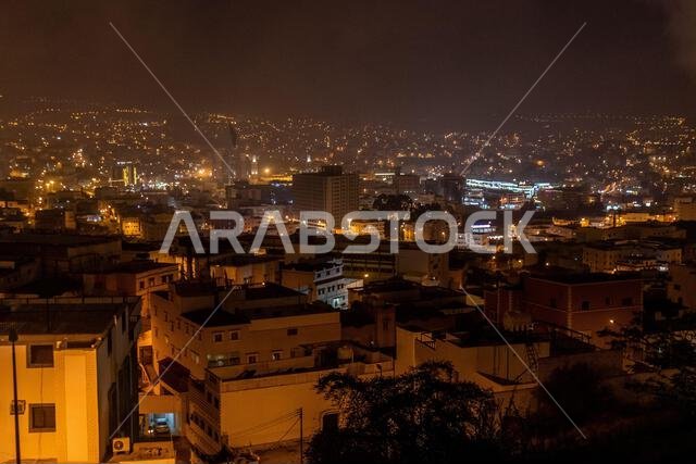 صورة جوية ليلية لمدينة أبها، المملكة العربية السعودية