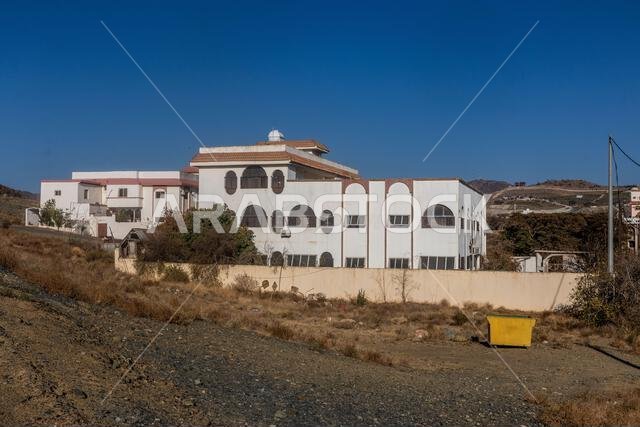 مبانٍ سكنية في ضواحي الباحة، المملكة العربية السعودية