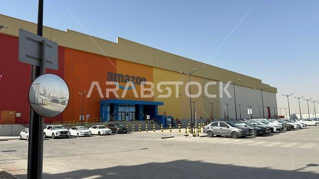 الرياض، المملكة العربية السعودية، 5 أغسطس 2024. مستودع أمازون يُشيّده تطبيق التسوق الإلكتروني الأشهر في المملكة العربية السعودية.