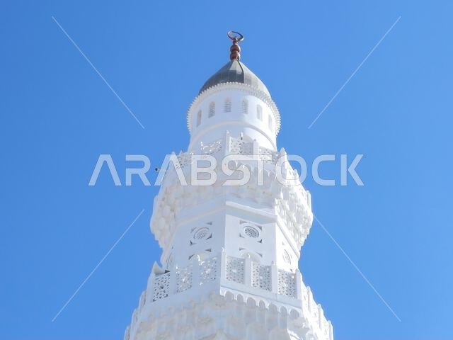 يُعتقد أن مسجد قباء هو أول مسجد في العالم، وقد بُني في اليوم الأول لهجرة النبي محمد صلى الله عليه وسلم إلى المدينة المنورة، حيث كان أول مسجد في العالم. يُعتقد أن مسجد قباء هو أول مسجد في العالم، وقد بُني في اليوم الأول لهجرة النبي محمد صلى الله عليه وسلم إلى المدينة المنورة، حيث كان أول مسجد في العالم.