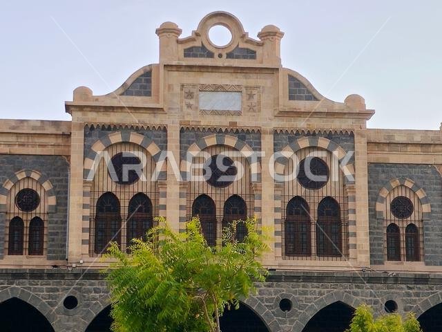 المدينة المنورة، المملكة العربية السعودية، 28 يونيو 2024: كان خط سكة حديد الحجاز، وهو خط سكة حديد عثماني تركي، خطًا ضيقًا يمتد من دمشق إلى المدينة المنورة، عبر الحجاز. المدينة المنورة، المملكة العربية السعودية، 28 يونيو 2024: كان خط سكة حديد الحجاز، وهو خط سكة حديد عثماني تركي، خطًا ضيقًا يمتد من دمشق إلى المدينة المنورة، عبر الحجاز.