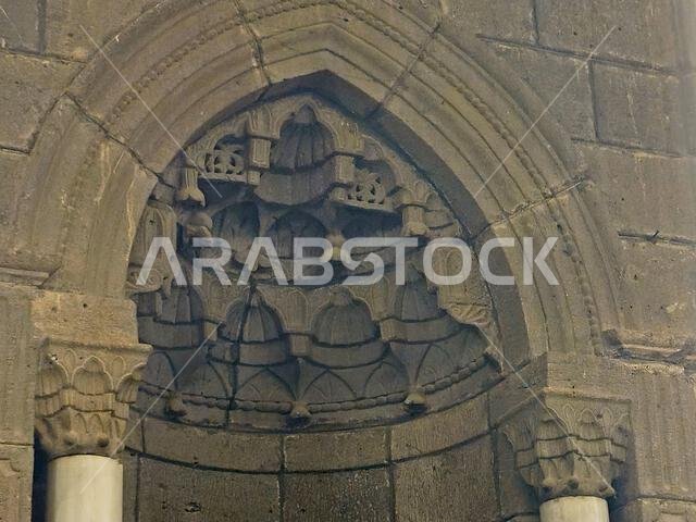 مسجد الأنبارية، أو المسجد الحميدية، هو مسجد بناه الأتراك العثمانيون في المدينة المنورة، وقد بناه السلطان العثماني عبد الحميد الثاني عام 1908. مسجد الأنبارية، أو المسجد الحميدية، هو مسجد بناه الأتراك العثمانيون في المدينة المنورة، وقد بناه السلطان العثماني عبد الحميد الثاني عام 1908.