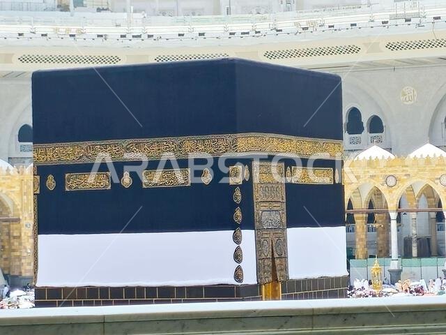 مكة المكرمة، المملكة العربية السعودية، 4 يونيو 2024: الطواف حول الكعبة في الحج، الحج، العمرة، الطواف، الطواف، الطواف حول الكعبة المشرفة سبع مرات