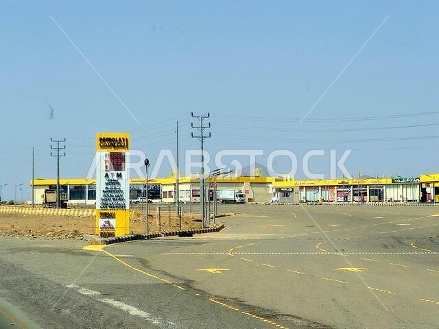 طريق مكة المكرمة - المدينة المنورة، المملكة العربية السعودية، 25 يونيو 2024: محطة وقود بترولات، التي تأسست عام 2014 لدخول السوق السعودي بعد دراسات سوق الوقود و