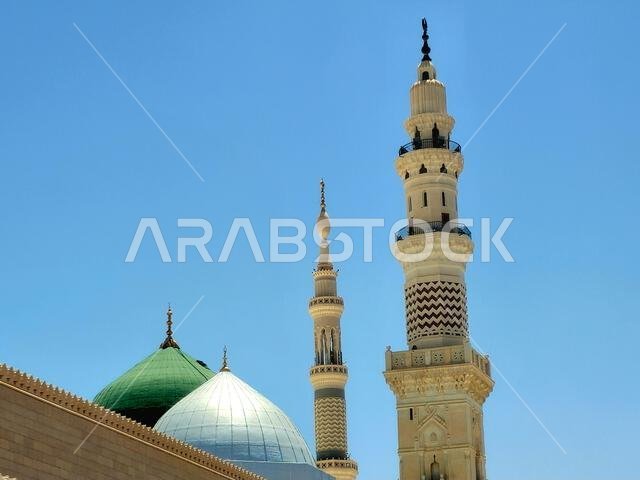 المئذنة والقبة الخضراء للمسجد النبوي، وهو موقع حج رئيسي يقع تحت إشراف حراسة الدولة.