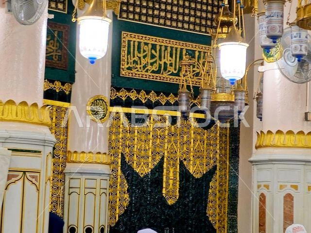 الروضة الشريفة أو الحديقة المقدسة، المنطقة الواقعة بين قبر النبي محمد ومنبره، الروضة الشريفة في المسجد النبوي الشريف