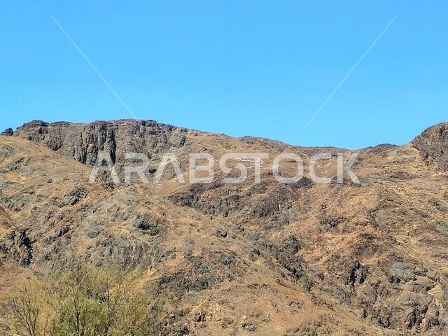 جبل أحد، وهو جبل يقع شمال المدينة المنورة، موقع المعركة الثانية بين النبي محمد صلى الله عليه وسلم ومشركي قبيلته قريش.