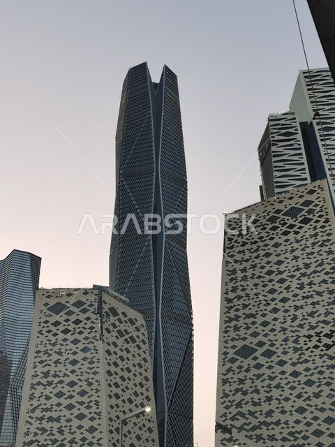 اطلالة لمركز الملك عبدالله المالي ( كافد ) في الرياض ،جمال ابراج وناطحات السحاب في المملكة العربية السعودية  ، معالم سياحية مشهورة 
