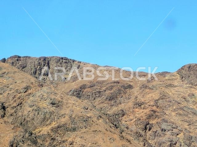 جبل أحد، وهو جبل يقع شمال المدينة المنورة، موقع المعركة الثانية بين النبي محمد صلى الله عليه وسلم ومشركي قبيلته قريش.
