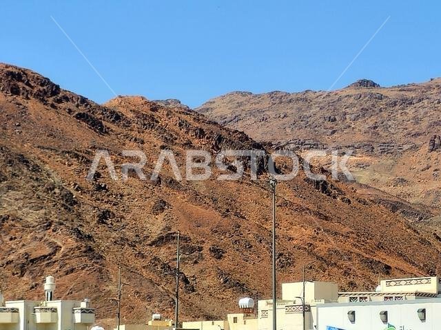 جبل أحد، وهو جبل يقع شمال المدينة المنورة، موقع المعركة الثانية بين النبي محمد صلى الله عليه وسلم ومشركي قبيلته قريش.