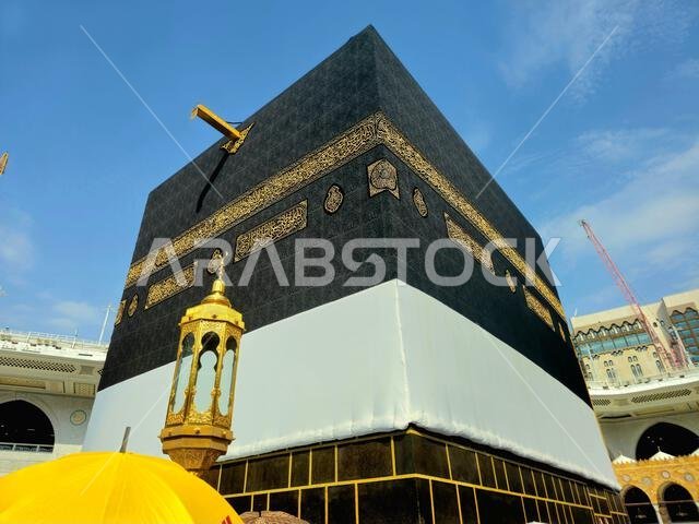 مكة المكرمة، المملكة العربية السعودية، 21 يونيو 2024: الكعبة المشرفة في ملابس الإحرام، الكعبة بناء حجري يقع في قلب أهم مساجد الإسلام وأقدسها. مكة المكرمة، المملكة العربية السعودية، 21 يونيو 2024: الكعبة المشرفة في ملابس الإحرام، الكعبة بناء حجري يقع في قلب أهم مساجد الإسلام وأقدسها.