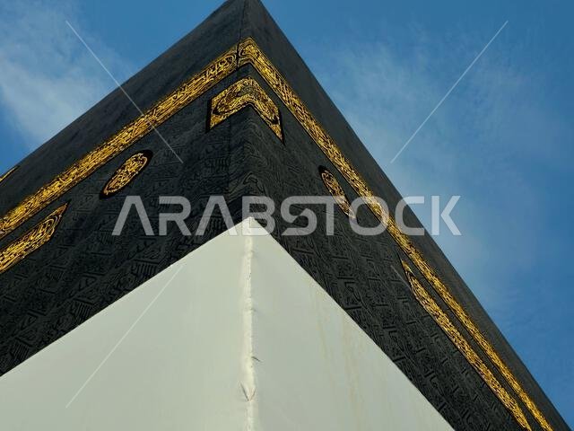 Kabaa in Ihram clothing, The Kaaba a stone building at the center of Islam's most important mosque and holiest site, the Masjid al-Haram, It's the Qib Kabaa in Ihram clothing, The Kaaba a stone building at the center of Islam's most important mosque and holiest site, the Masjid al-Haram, It's the Qib
