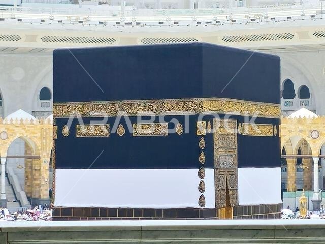 مكة المكرمة، المملكة العربية السعودية، 4 يونيو 2024: الطواف حول الكعبة في الحج، الحج، العمرة، الطواف، الطواف، الطواف حول الكعبة المشرفة سبع مرات