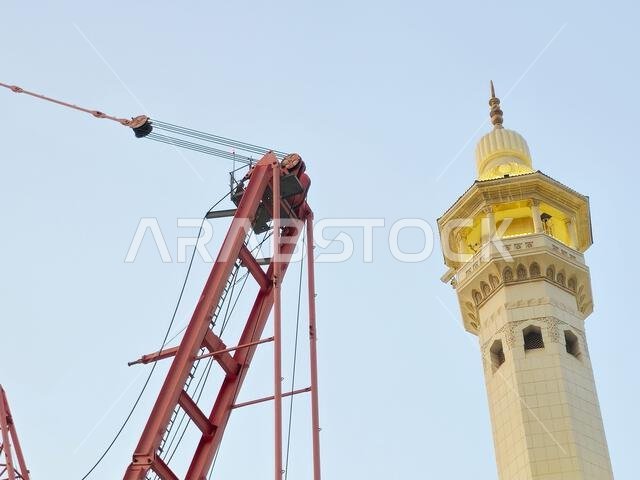 مكة المكرمة، المملكة العربية السعودية، 4 يونيو 2024: مآذن المسجد الحرام المحيطة بالكعبة المشرفة خلال مناسك الحج والعمرة، مع أبراج الرافعات المحيطة بها. مكة المكرمة، المملكة العربية السعودية، 4 يونيو 2024: مآذن المسجد الحرام المحيطة بالكعبة المشرفة خلال مناسك الحج والعمرة، مع أبراج الرافعات المحيطة بها.