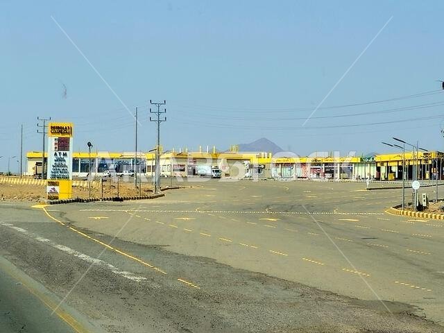 طريق مكة المكرمة - المدينة المنورة، المملكة العربية السعودية، 25 يونيو 2024: محطة وقود بترولات، التي تأسست عام 2014 لدخول السوق السعودي بعد دراسات سوق الوقود و