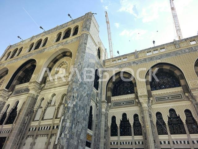 مكة المكرمة، المملكة العربية السعودية، 5 يونيو 2024: يُعتبر المسجد الحرام، أو المسجد الأعظم في مكة المكرمة، أهم مسجد في العالم.