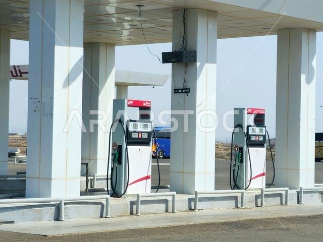 طريق المدينة المنورة، مكة المكرمة، المملكة العربية السعودية، 25 يونيو 2024: محطة وقود الموارد، محطة وقود غاز الموارد، مفهوم سعر البنزين، شركة موارد للطاقة طريق المدينة المنورة، مكة المكرمة، المملكة العربية السعودية، 25 يونيو 2024: محطة وقود الموارد، محطة وقود غاز الموارد، مفهوم سعر البنزين، شركة موارد للطاقة