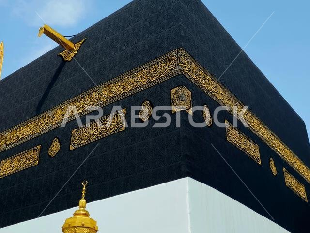 Kabaa in Ihram clothing, The Kaaba a stone building at the center of Islam's most important mosque and holiest site, the Masjid al-Haram, It's the Qib Kabaa in Ihram clothing, The Kaaba a stone building at the center of Islam's most important mosque and holiest site, the Masjid al-Haram, It's the Qib