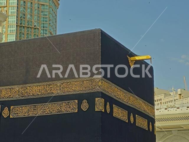 مكة المكرمة، المملكة العربية السعودية، 12 يونيو 2024: الجزء العلوي من الكعبة المشرفة، وهي بناء حجري يقع في قلب أهم مسجد في الإسلام
